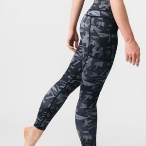 Zyia Active Black And Gray Camo Leggings Large